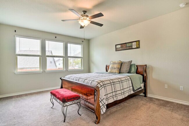 Building Photo - 5603 Chestnut Xing