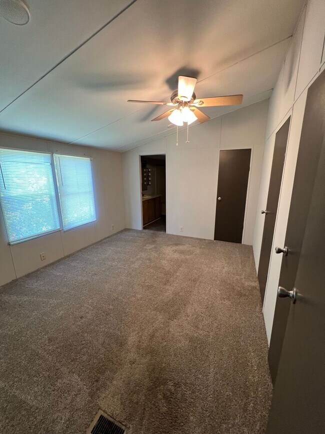 Building Photo - 3700 Ash Dr