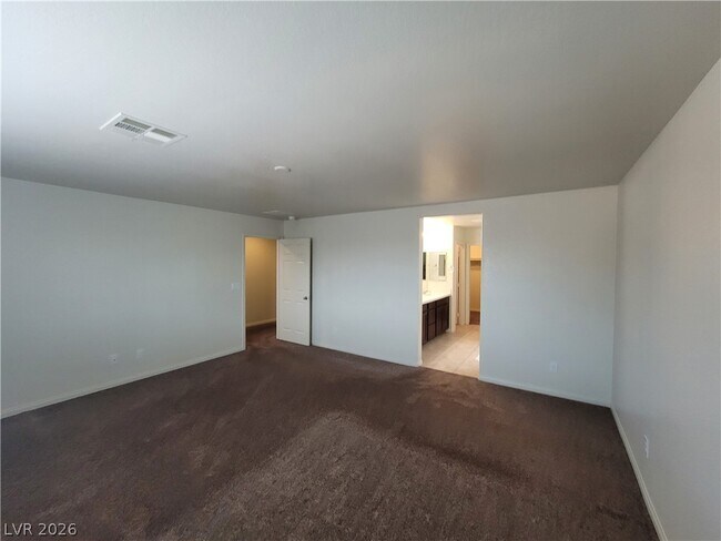 Building Photo - 2409 W Gilmore Ave