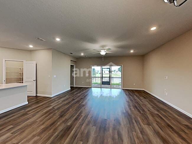 Building Photo - 43 Spruce Pt