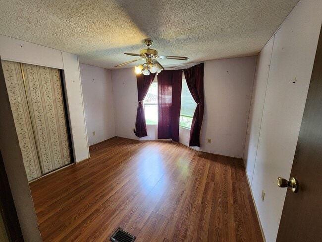 Building Photo - 7900 Eastview Dr