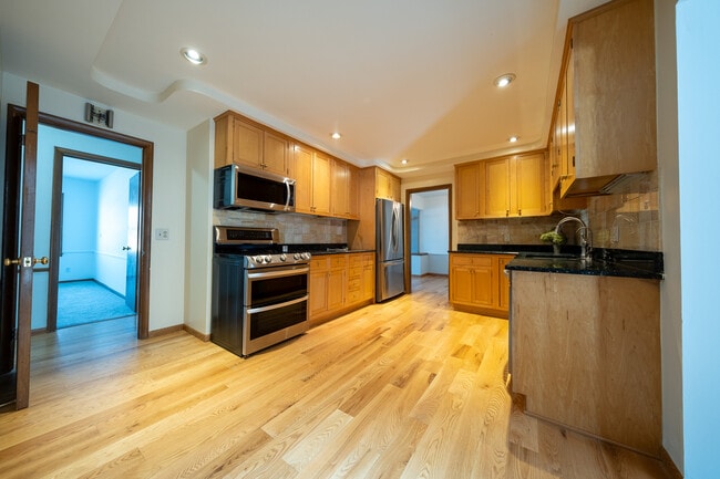 Building Photo - 5209 W 61st St