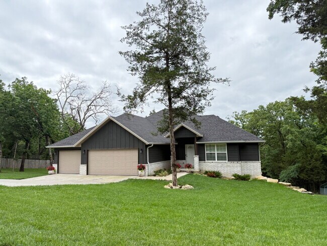 Primary Photo - Gorgeous 4Bedroom House, on spacious 2 acres