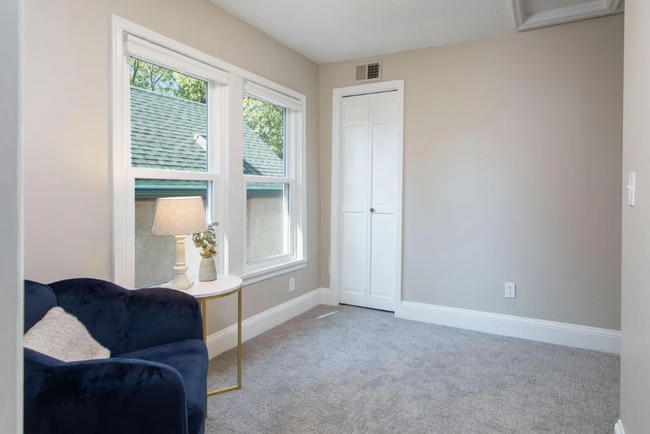 Building Photo - 2417 23rd Ave S