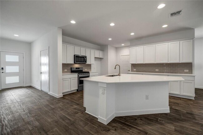 Building Photo - 14307 Macquarie Dr