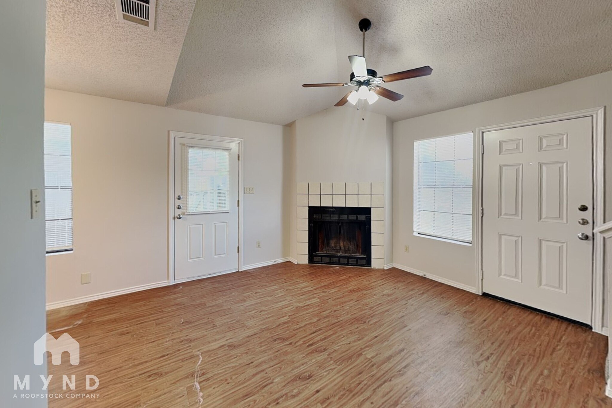 Building Photo - 2214 Creekside Ln