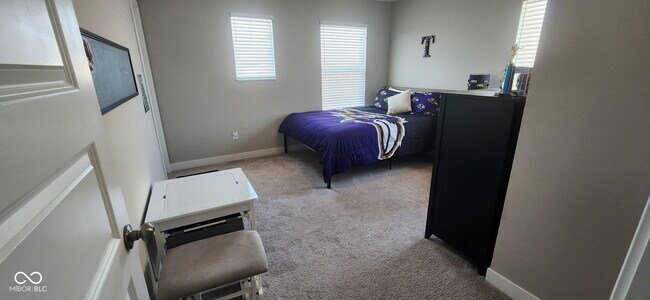 Building Photo - 2391 S Stonehill Wy