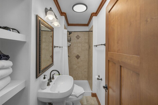 Building Photo - 1072 Johnson Ave