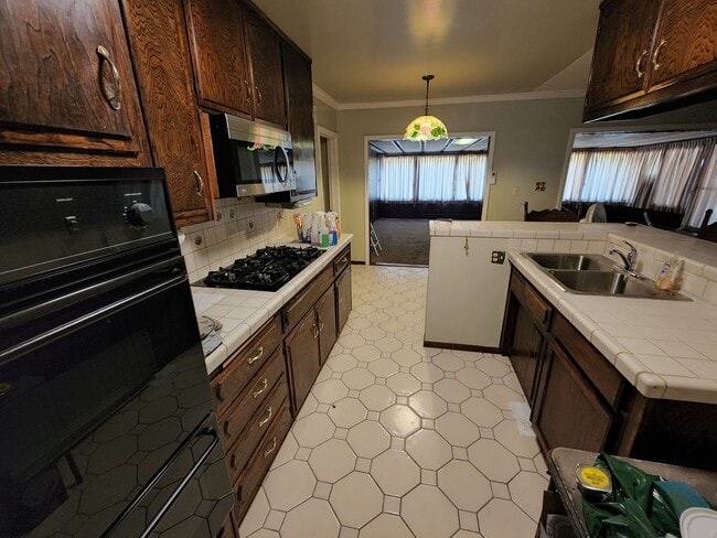 Building Photo - Excellent home on large lot for lease!