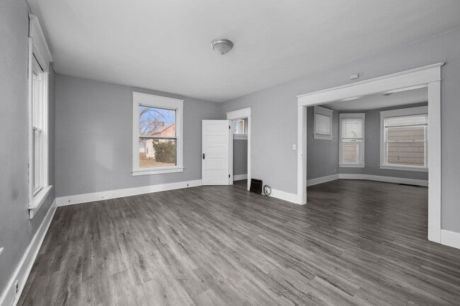 Building Photo - 1321 W 13th St