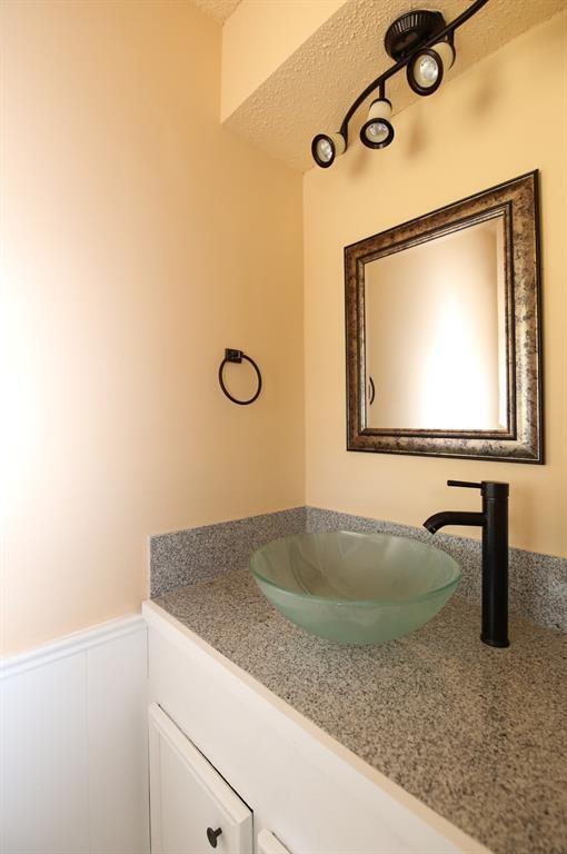 Building Photo - 710 Enchanted Trail Dr