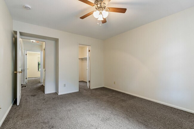 Building Photo - 1090 Sundering Dr