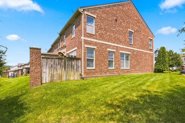 Building Photo - 2065 Newark Ln
