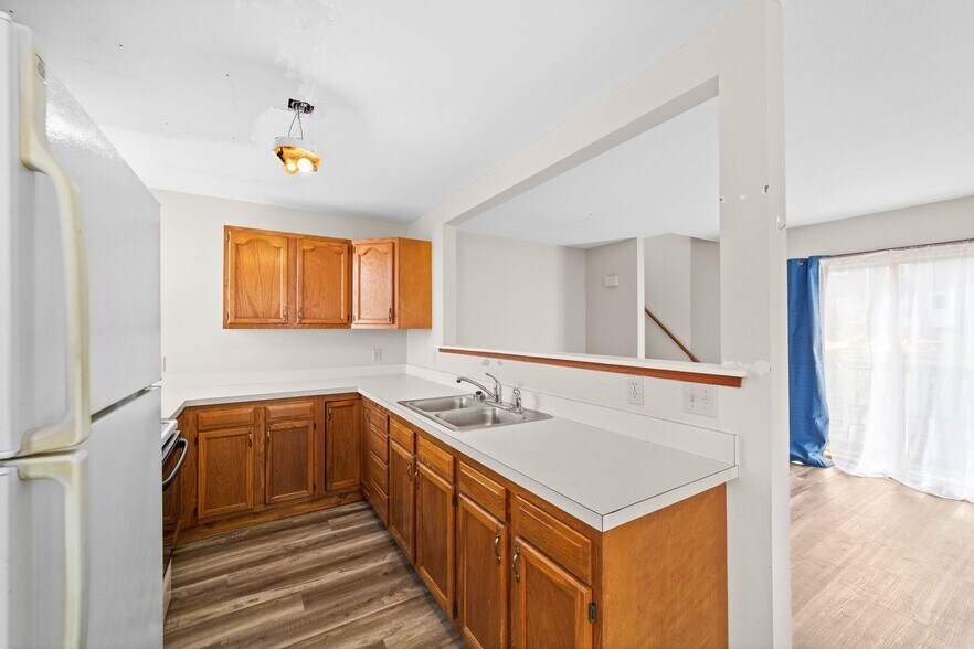 Building Photo - 6256 Wayland Rd