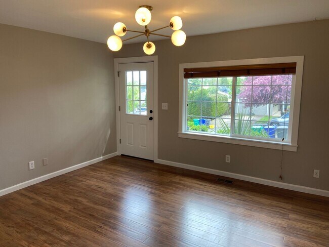 Building Photo - Charming 3 Bedroom, 1 Bath Home in Portland offering Comfortable Living with Central AC!