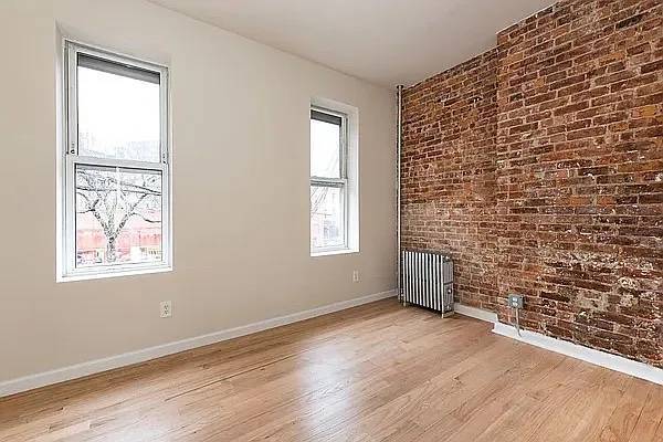 Building Photo - 932 Seneca Ave