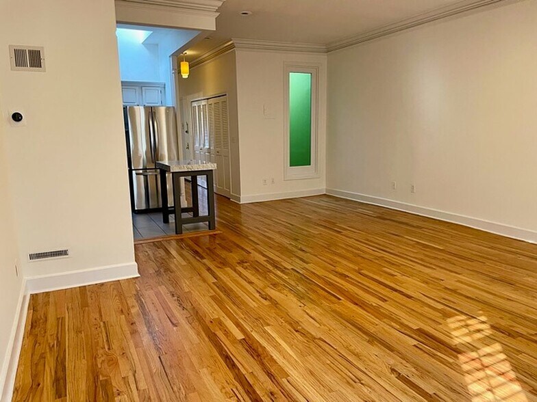 Building Photo - 149 W 120th St