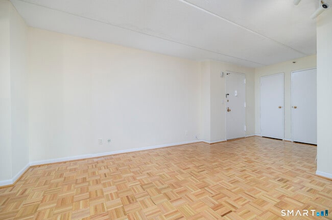 Building Photo - 143 Hoyt St