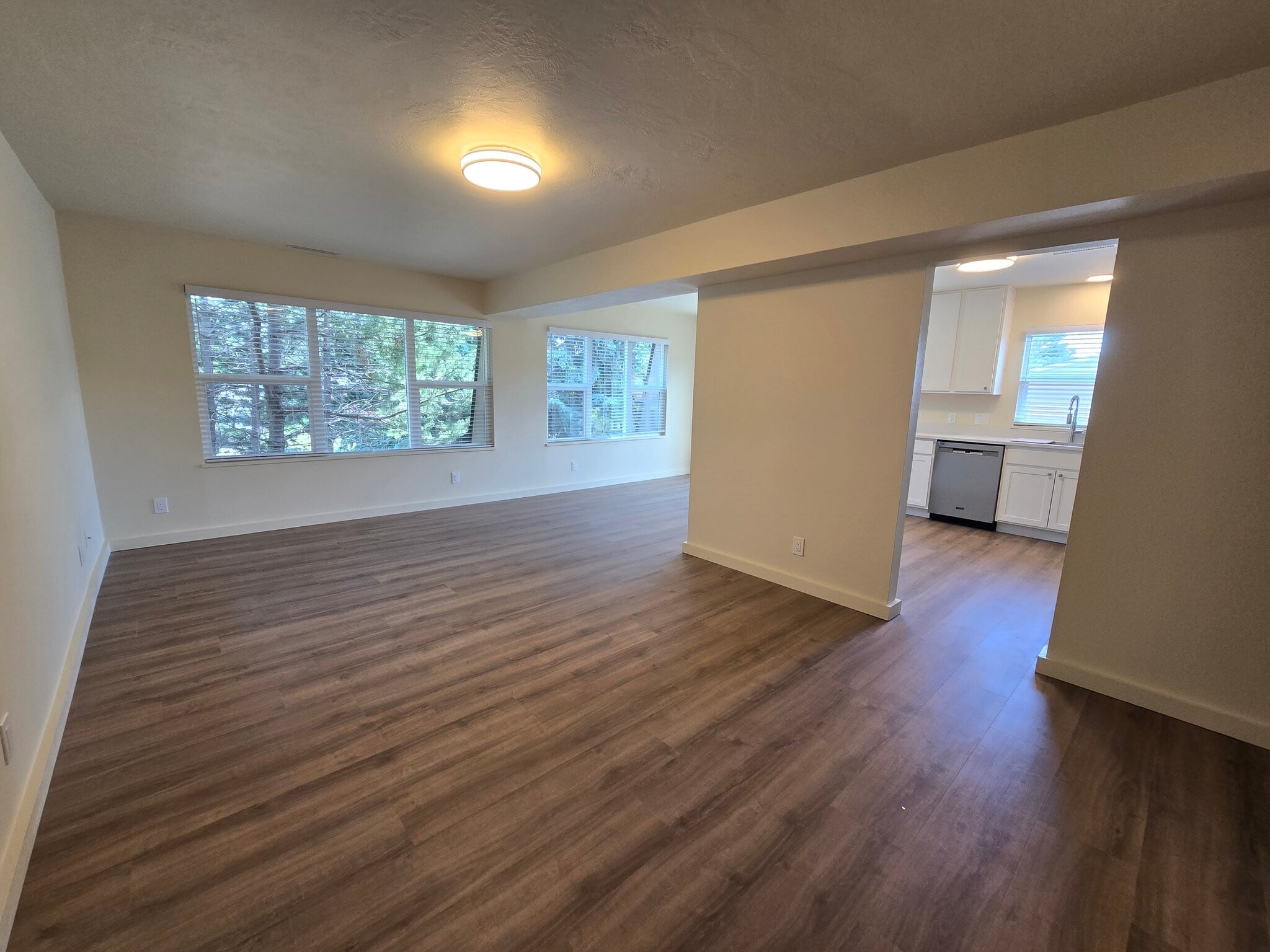 Building Photo - 405 N 16th Ave