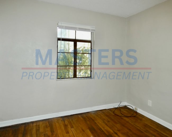 Building Photo - 2 Bed 1 Bath House
