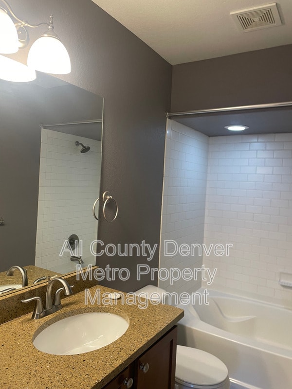 Building Photo - 5014 Everett St