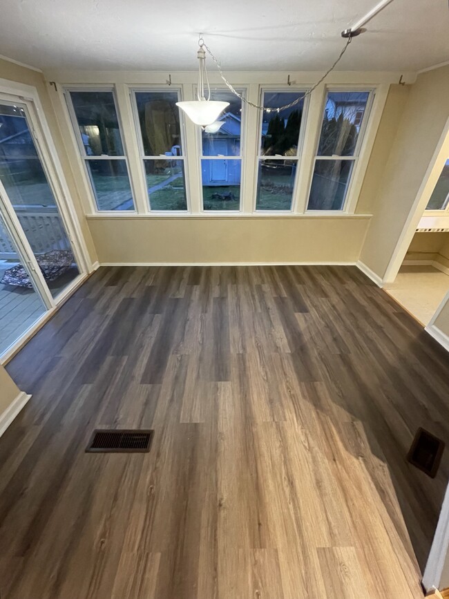 eat-in kitchen with lots of windows - 2310 Old Berwick Rd
