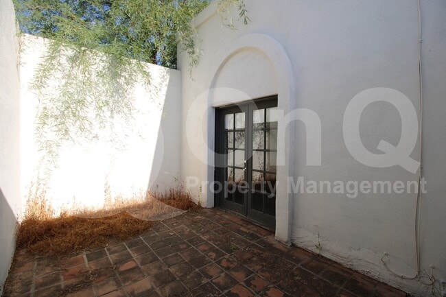 Building Photo - 6149 E Delcoa Ave