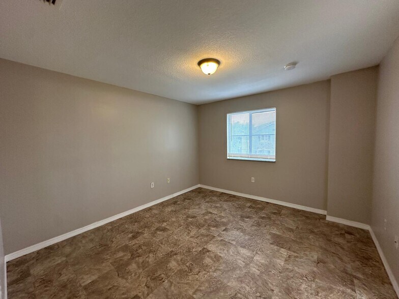 Building Photo - 1536 SE 31st Ct