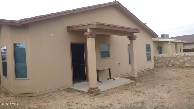 Building Photo - 14229 English Point Ave