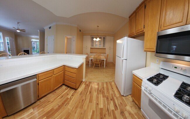 Building Photo - Fantastic home in the Arbors!