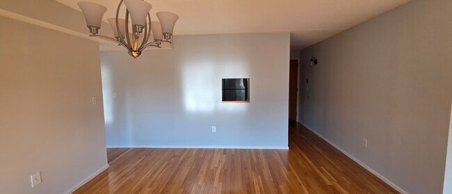 Building Photo - 200 Ledgewood Dr