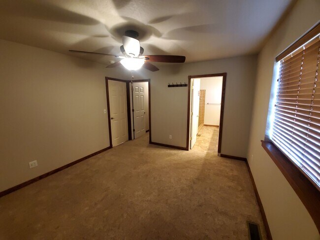 Building Photo - Great Family Home