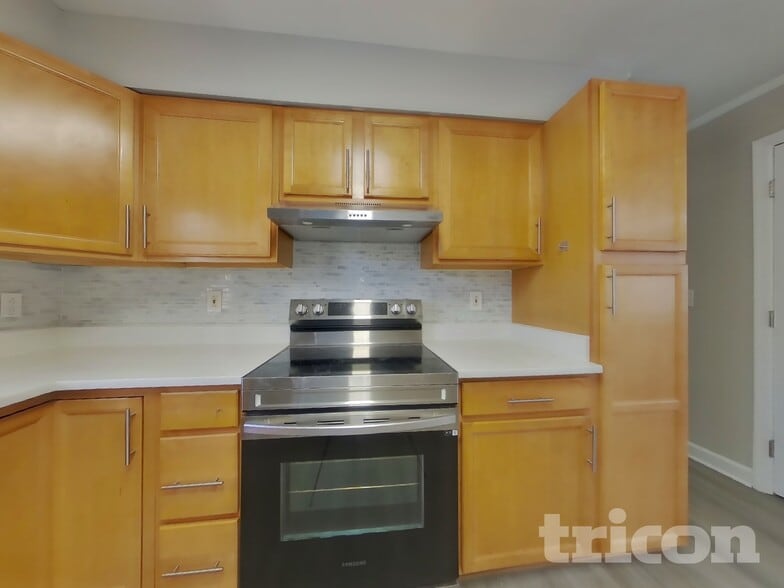 Building Photo - 2300 Timbercrest Dr