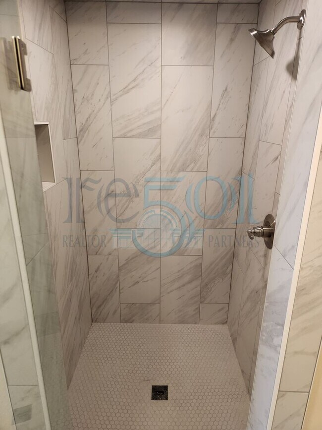 Building Photo - Newly Renovated Immaculate Apartment In Hillcrest!!!!! Just Blocks from UAMS!!