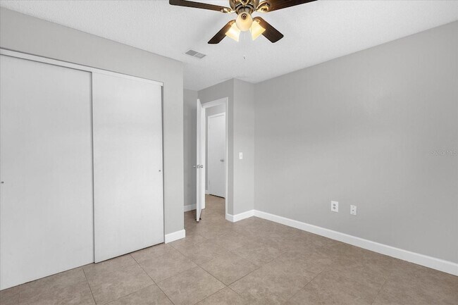 Building Photo - 284 Short St