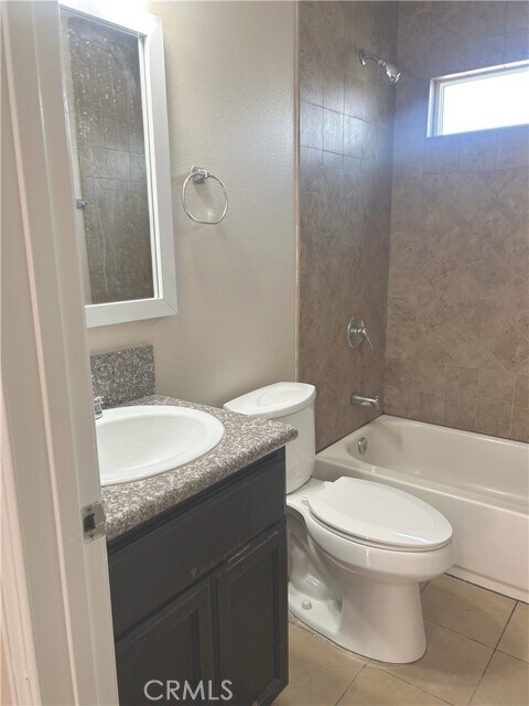 Building Photo - 626 W 59th Pl