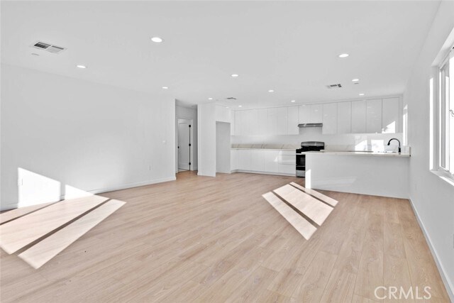 Building Photo - 6842 Cedros Ave