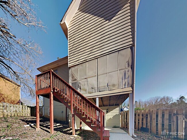 Building Photo - 1112 Karastan Ct SW