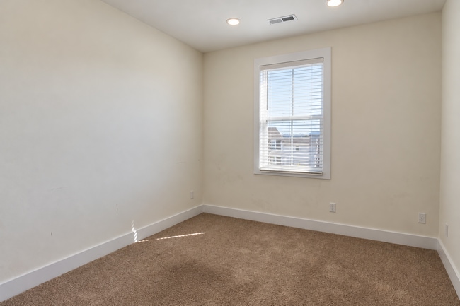 Building Photo - 1382 Belfair St