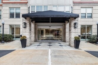 Building Photo - 300 Mamaroneck Ave