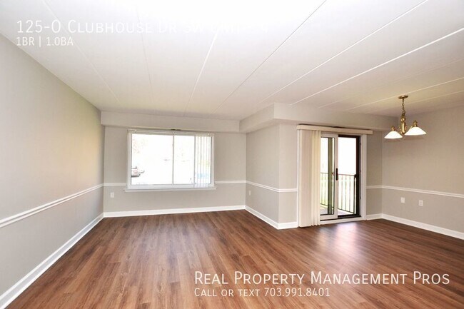 Building Photo - 125-O Clubhouse Dr SW Unit-4