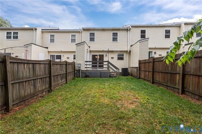 Building Photo - 2613 Chancer Dr