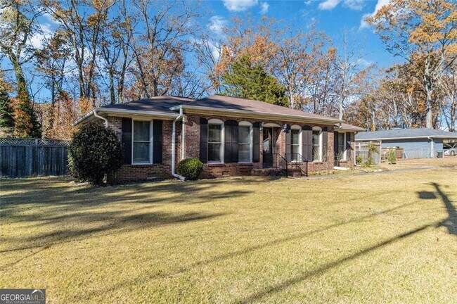 Building Photo - 348 Pine Forest Dr
