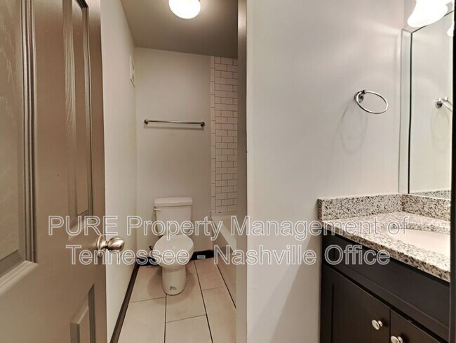 Building Photo - 517 Veritas St