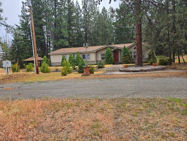 Building Photo - 4161 W. Foothills Dr. Units A-C