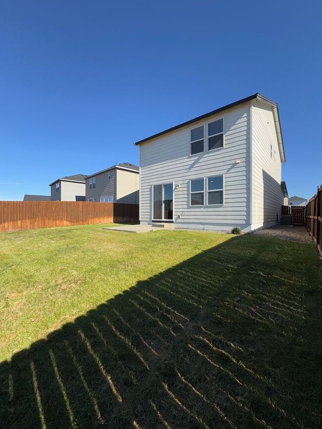 Building Photo - Spacious 4-Bedroom Home in a Great Neighborhood