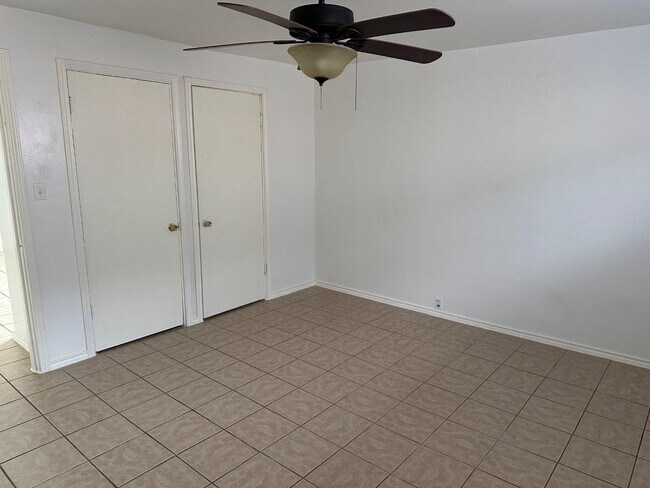 Building Photo - 820 W Alabama St