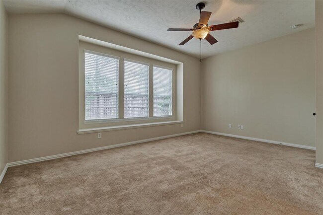 Building Photo - 6 Jester Oaks Pl