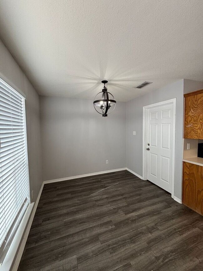 Building Photo - 112 Pepperbush Ln