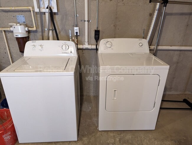 Building Photo - 10 Winthrop Dr